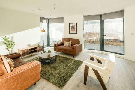 Cuckoo Hall Lane, London, N9 - Photo 2