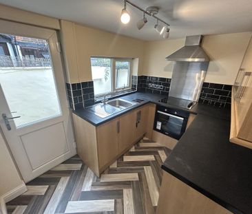2 bedroom terraced house to rent - Photo 3