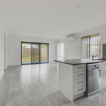 Modern Family Home in Helidon - Photo 3
