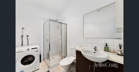 A Modern Top-Level Apartment with Stunning City Views - Photo 2