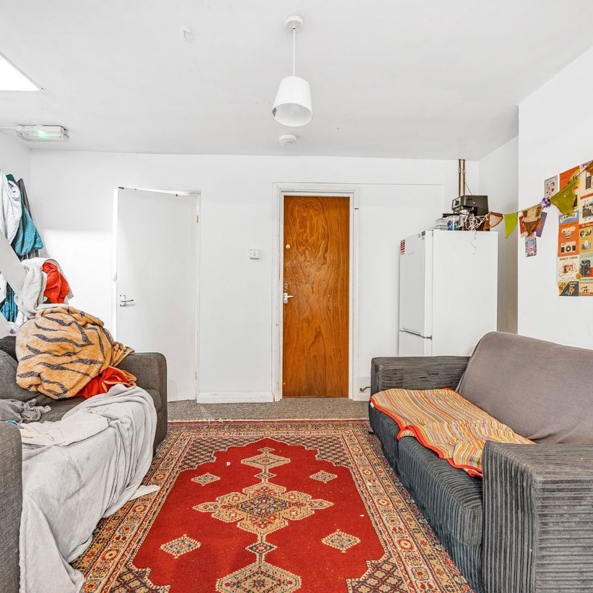 terraced house share to rent - Photo 1