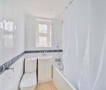 3 bedroom flat to rent - Photo 5