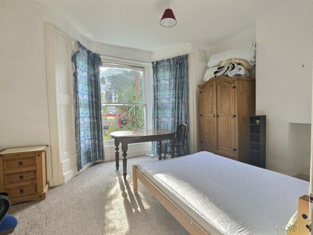 3 bedroom apartment to rent - Photo 2