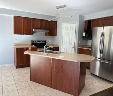 For Lease - 7 Settler's Court, Whitby, Ontario - Photo 4