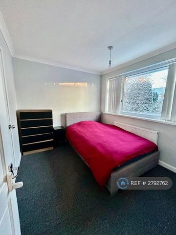 5 bedroom semi-detached house to rent - Photo 4