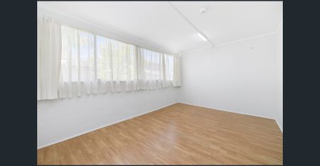 Comfortable Family Home in a Convenient Location - Photo 4