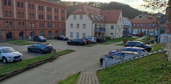***Charmanter Altbau, gemütlicher Grundriss, Einbauküche, Bad mit Fenster, Außenstellplatz*** - Photo 2