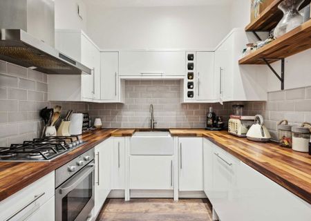 Balham High Road, SW17 7AA, London - Photo 5