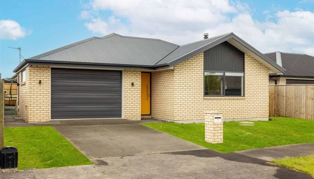 A Spacious Halswell Gem! - Photo 1