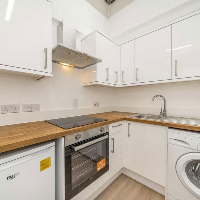 Studio to rent - Photo 1