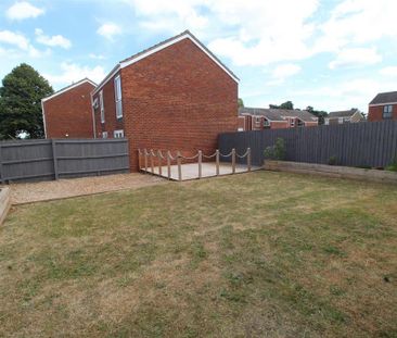 3 bedroom terraced house to rent - Photo 1