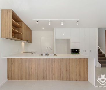 MODERN DESIGNED Townhouse - Donât miss out! - Photo 2