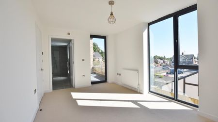 The Mount, Hale Barns, Altrincham, WA15 - Photo 2