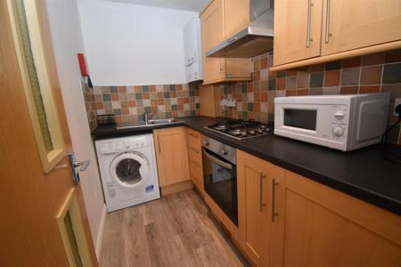 2 bedroom flat to rent - Photo 4