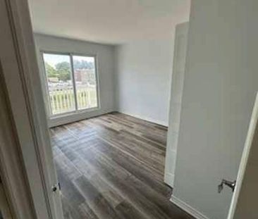 1mois gratuit 5 1/2 avec petit salon et cuisine aire ouverte - Photo 4