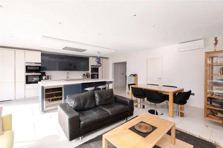 5 bedroom detached house to rent - Photo 3