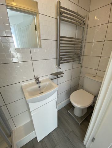 £2,750 PCM, Exceptional Refurbished Five En-Suite Double Bedroom Furnished House with Enclosed Garden in Pentre Street, Grangetown, Cardiff, CF11 6QX - Photo 5