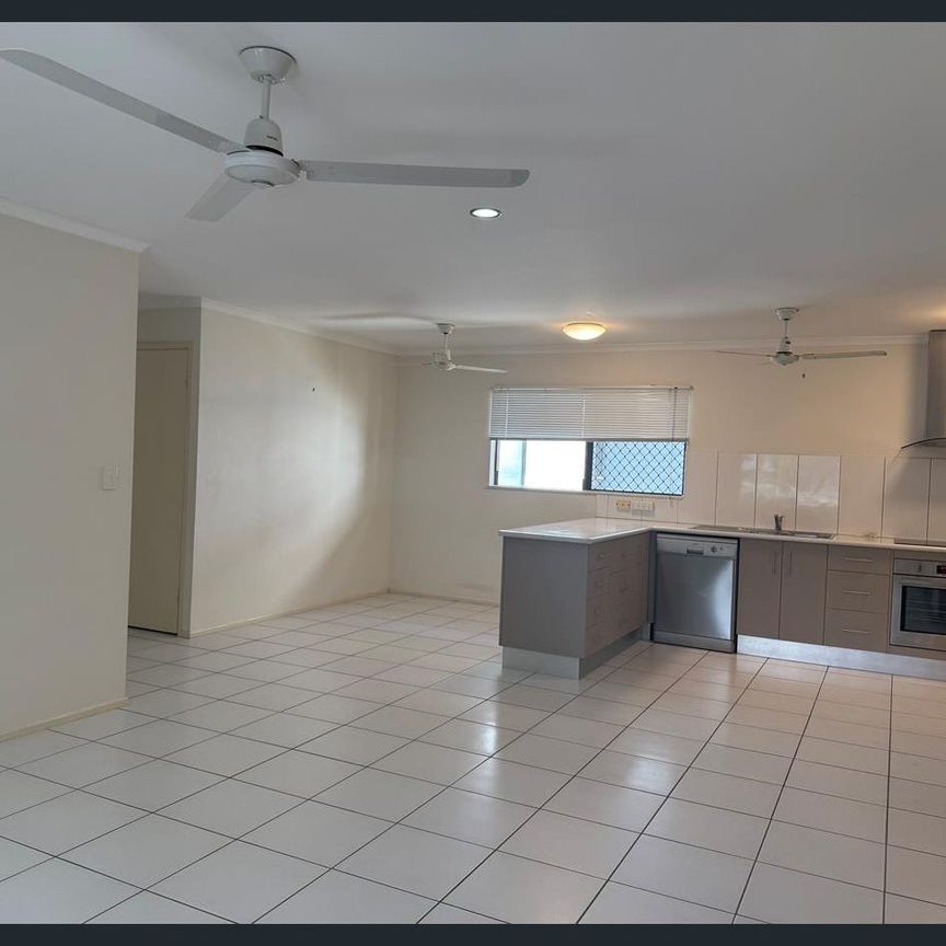 Well presented 3-Bedroom townhouse in Gated Complex with Pool - Photo 1