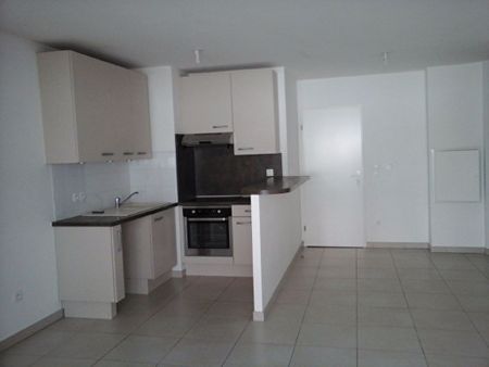 Location Appartement 3 pièces 64m² CHAMPS SUR MARNE 77420 - Photo 3