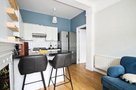 Price £1,950 pcm - Available Now - Unfurnished - Photo 2