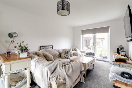 3 bedroom detached house to rent - Photo 2