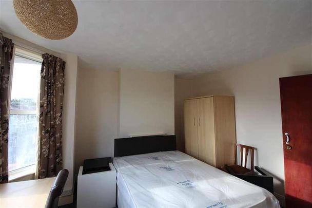 Newcombe Road, Southampton, SO15 - Photo 1