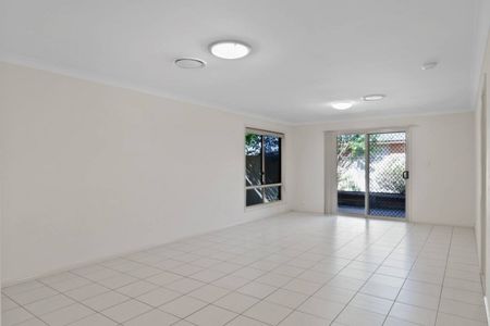 Modern Comfort and Convenience Opposite Wilsonton Heights Plaza - Photo 3