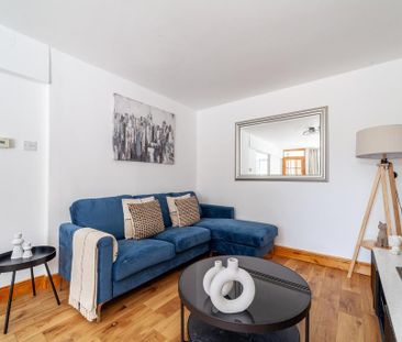 2 bedroom ground floor flat to rent - Photo 3