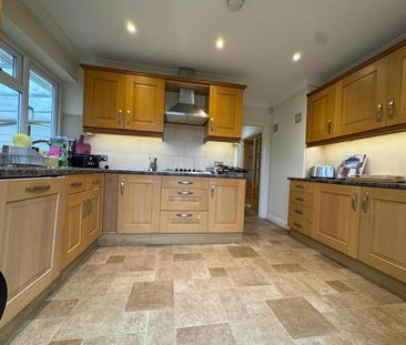 Lancaster Drive, Broadstone, Dorset, BH18 - Photo 6