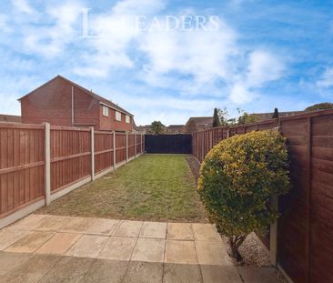 2 bedroom mid-terrace to rent Merstham Drive, Cann Hall - Photo 4