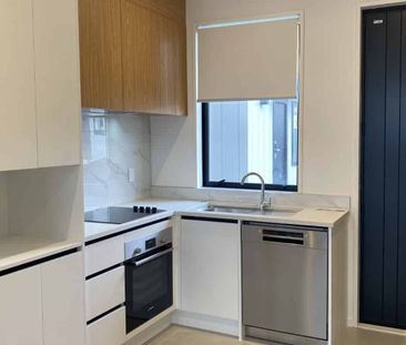 Brand New 3 bedroom 2 bathroom townhouse - Photo 1