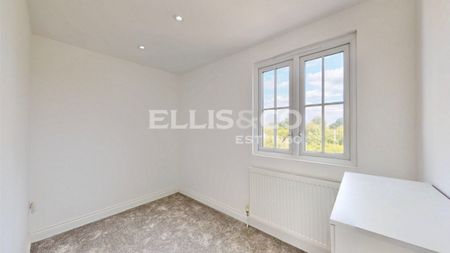 Thorn Close, UB5, Northolt - Photo 2