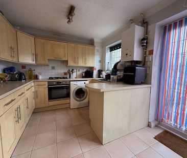 3 bedroom semi-detached house to rent - Photo 1