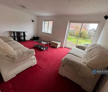 1 bedroom in a house share to rent - Photo 1