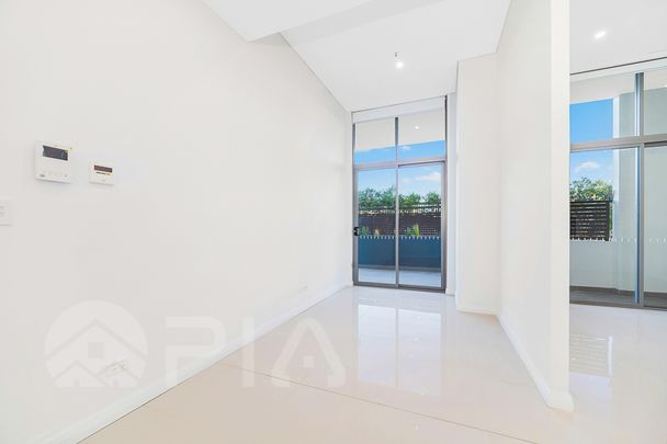 Nearly New Modern Apartment! Close to Train Station. - Photo 1