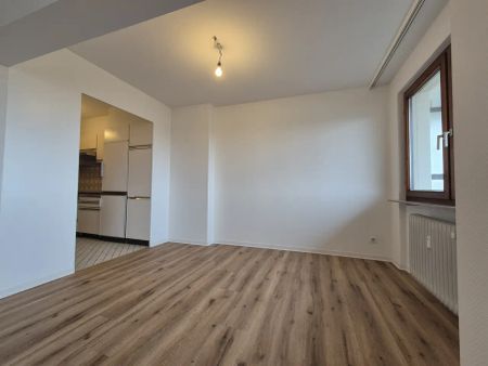 4,5 Zimmerwohnung inkl. TG-Platz mit grandiosem Blick auf den Oberen See u. die Altstadt Böblingens - Foto 3