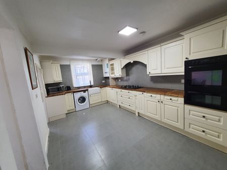 4 Bed Terraced House, Wanstead Park Road, IG1 - Photo 4