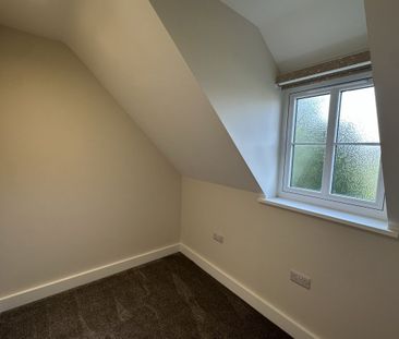 Friday Street - Photo 3