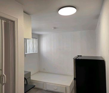 1 1/2 **Non-Fumeur** Chauffé, Éclairé, Semi Meublé, Intercom, WI-FI... - Photo 4