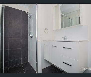 Modern 2 bedroom unit - Photo 5