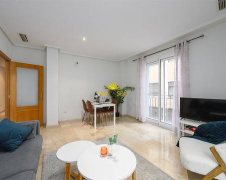 3 BEDROOM APARTMENT IN ALICANTE - Photo 5