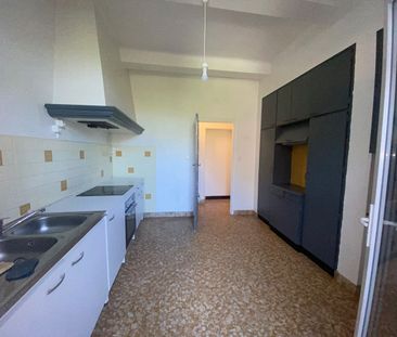 Location Appartement 3 pièces 84m² - Photo 4