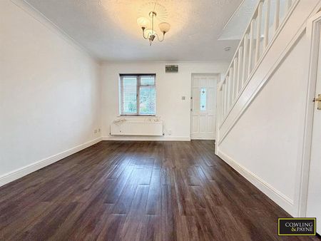 CHEYNE COURT, WICKFORD - Photo 3