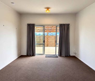 Lovely 2 bedroom home in Te Atatu - Photo 1