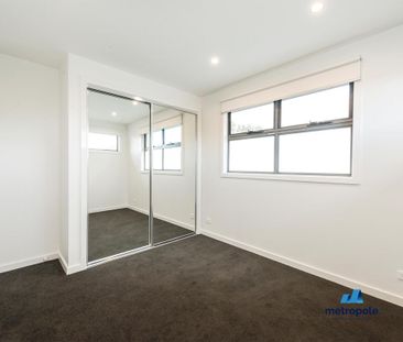 25B Waratah Street, BENTLEIGH EAST, VIC - Photo 2