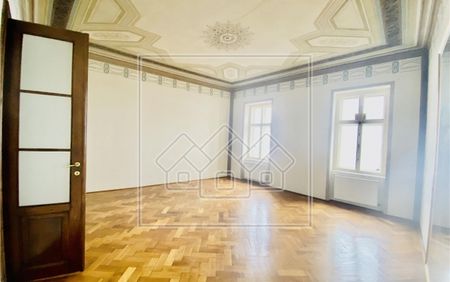 Sibiu Apartament Ultracentral Piata Mare 3 camere 165 mp - Fotografie 5