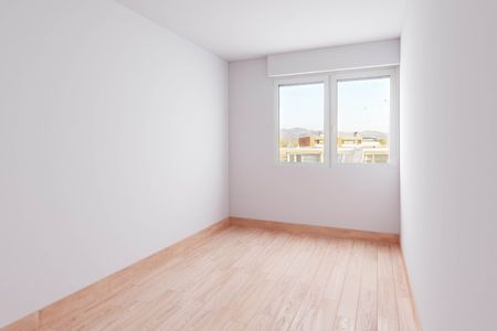 Renovierte 4.5-Zimmer-Wohnung mit Balkon und Blick ins Grüne - Photo 5