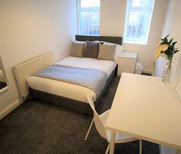 2 Bedroom Apartment - Photo 2