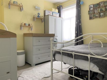 2 bedroom end of terrace house to rent - Photo 5