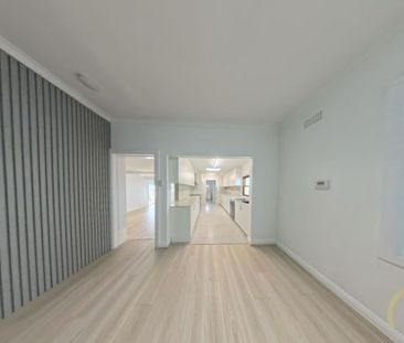 Water Front Views and Luxury Living&excl; - Photo 2